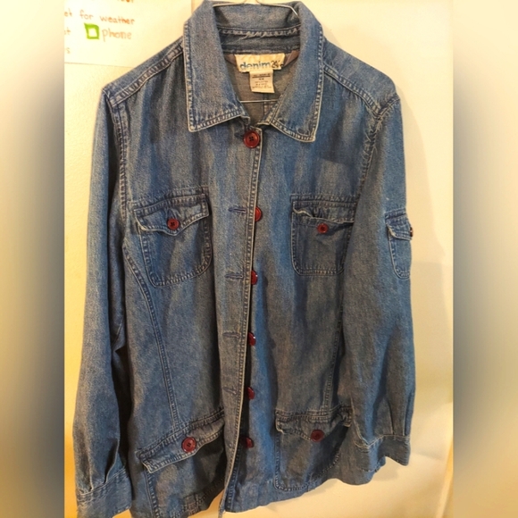 Denim 24/7 EUC Jean Jacket. 3 Utility pockets. Super soft! - Picture 2 of 8